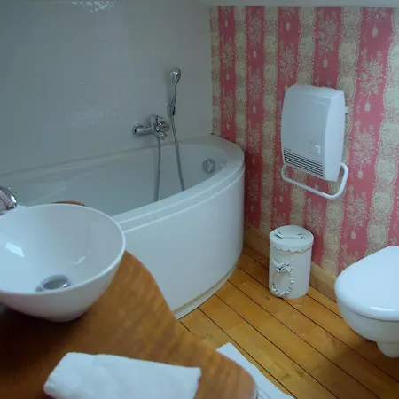Bed & Breakfast La Maison De Bois Marie 3*