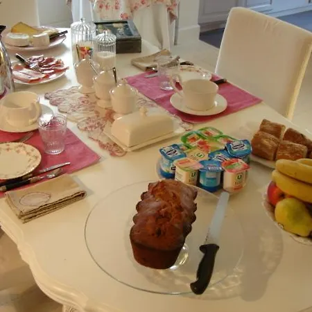 La Maison De Bois Marie Bed & Breakfast 3*